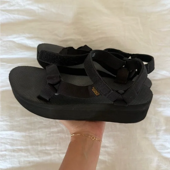 SOLD /// Teva Flatform Universal Sandal (Women’s) - Picture 4 of 5